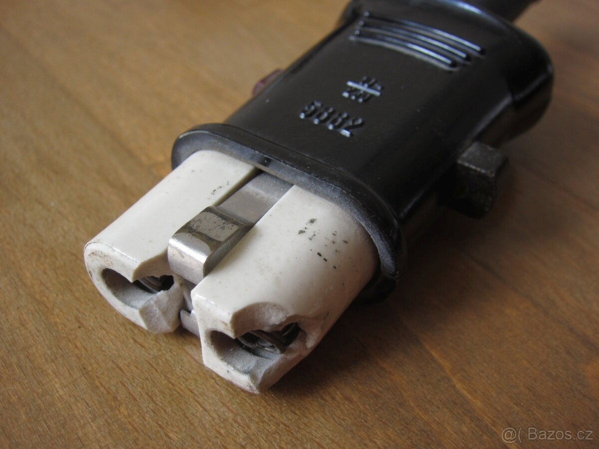 Retro zástrčky bakelit 220V - 3