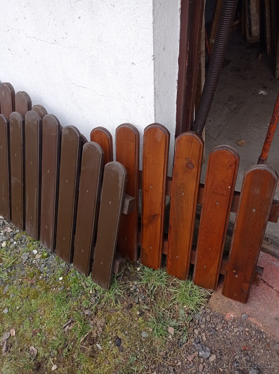 Prodám okrasný dřevěný plůtek - 3