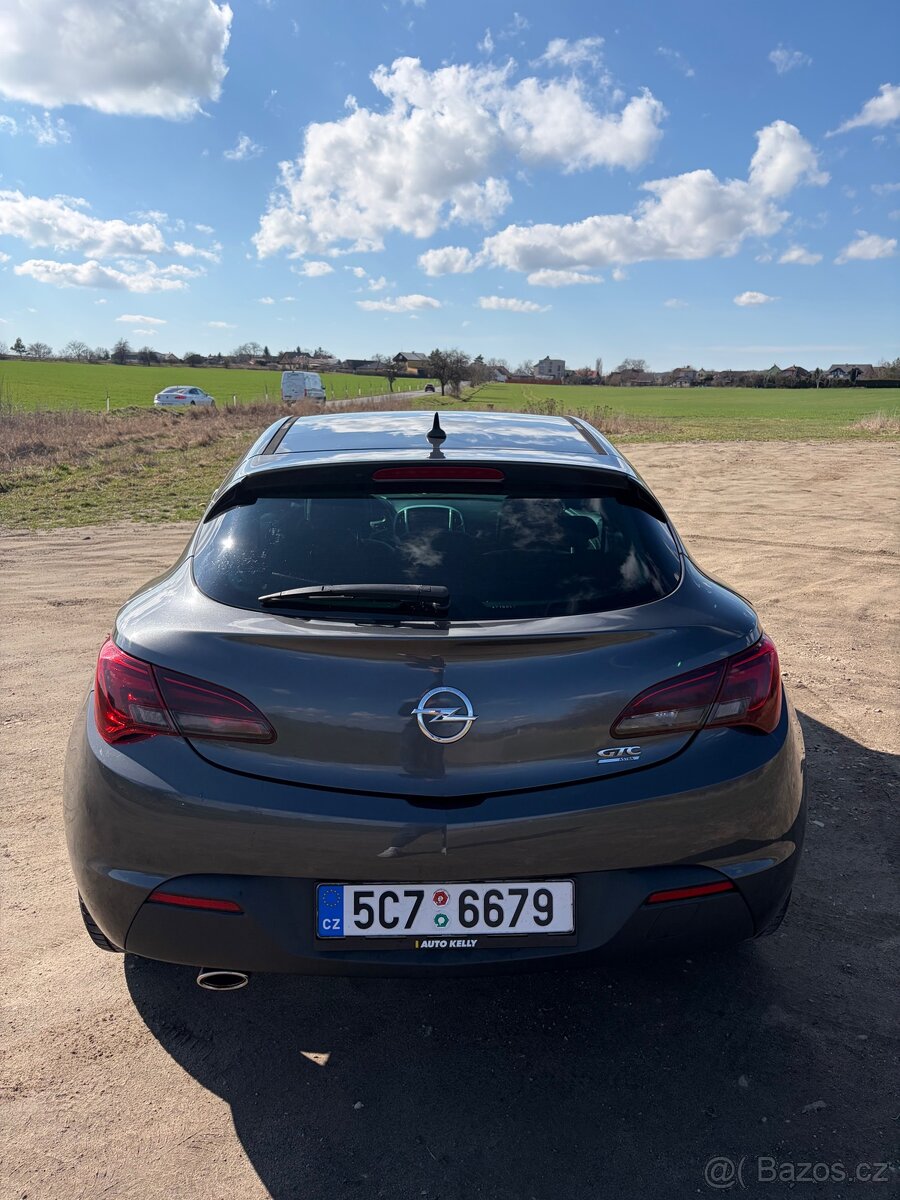 Opel Astra J GTC 2,0 cdti - 3