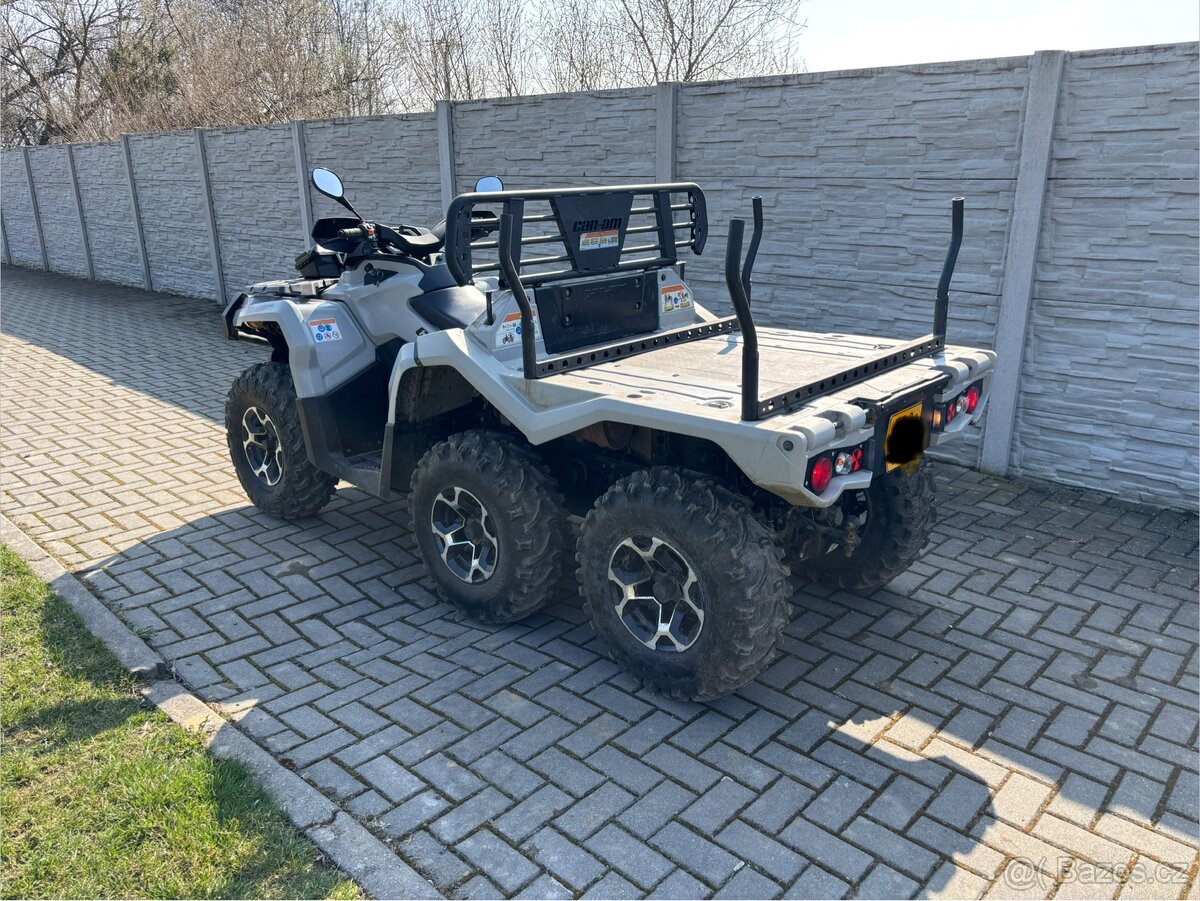 Can Am Outlander 6x6 - 3