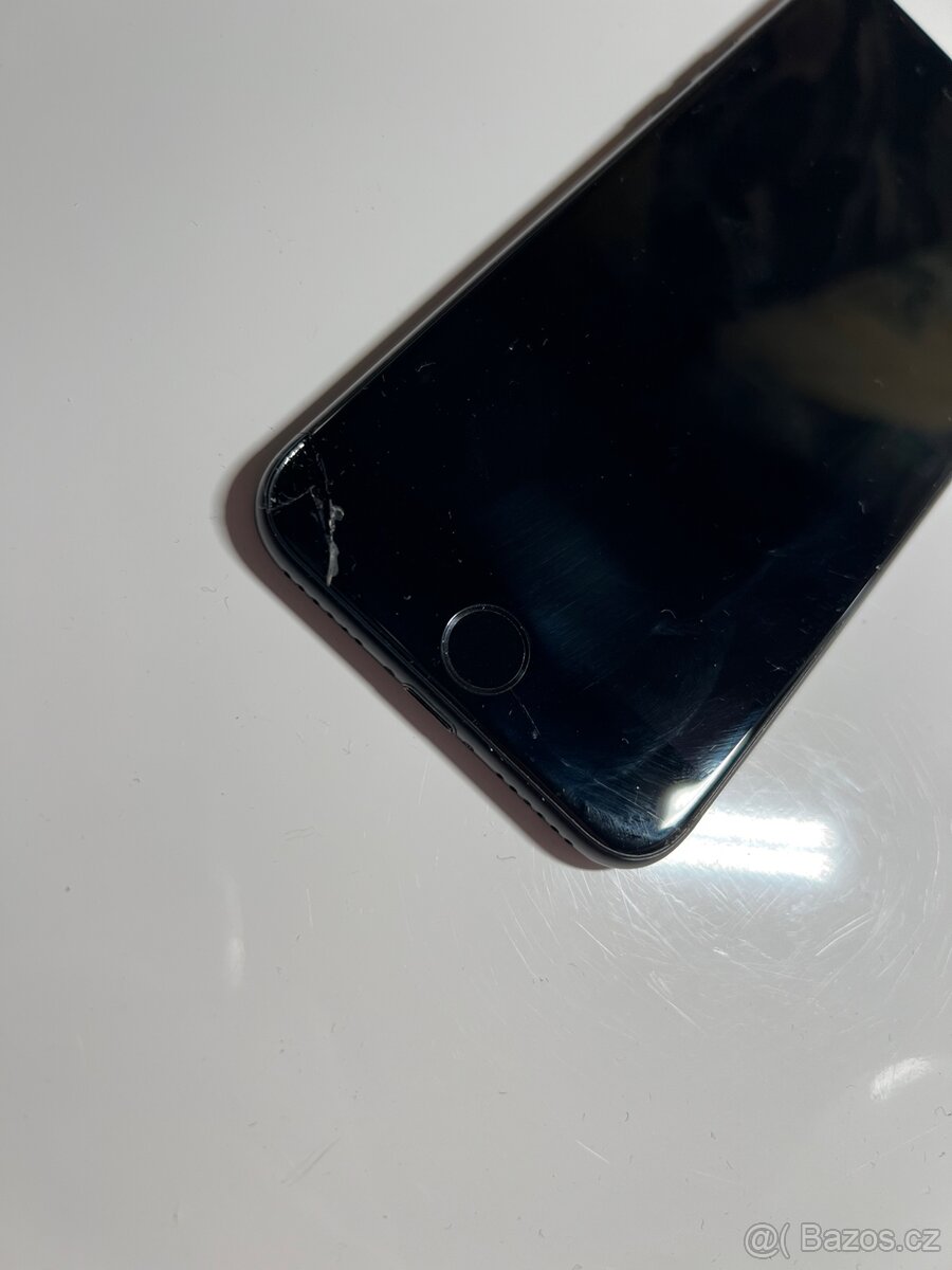 iPhone 7 32gb Černy v dobrem stavu - 3