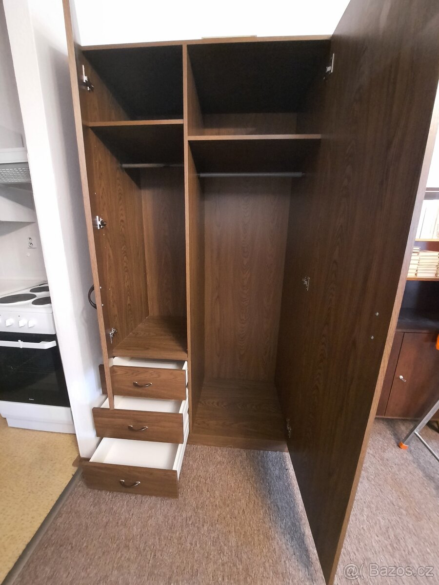 Šatní skříň velká, jako nová - 3