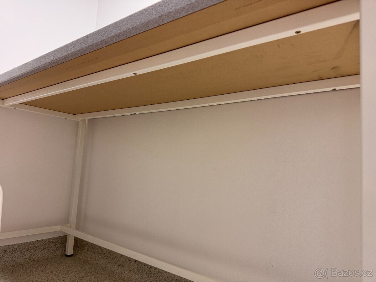 Kovový stůl s pracovní deskou - 3