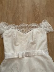 Krajkové svatební šaty - 3