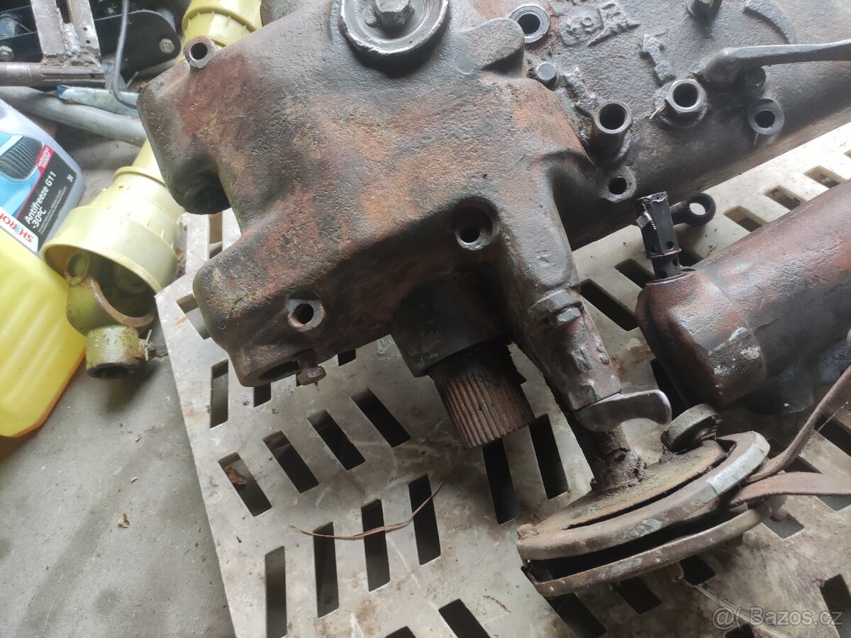 Závěs, konzole, víko Zetor - 3