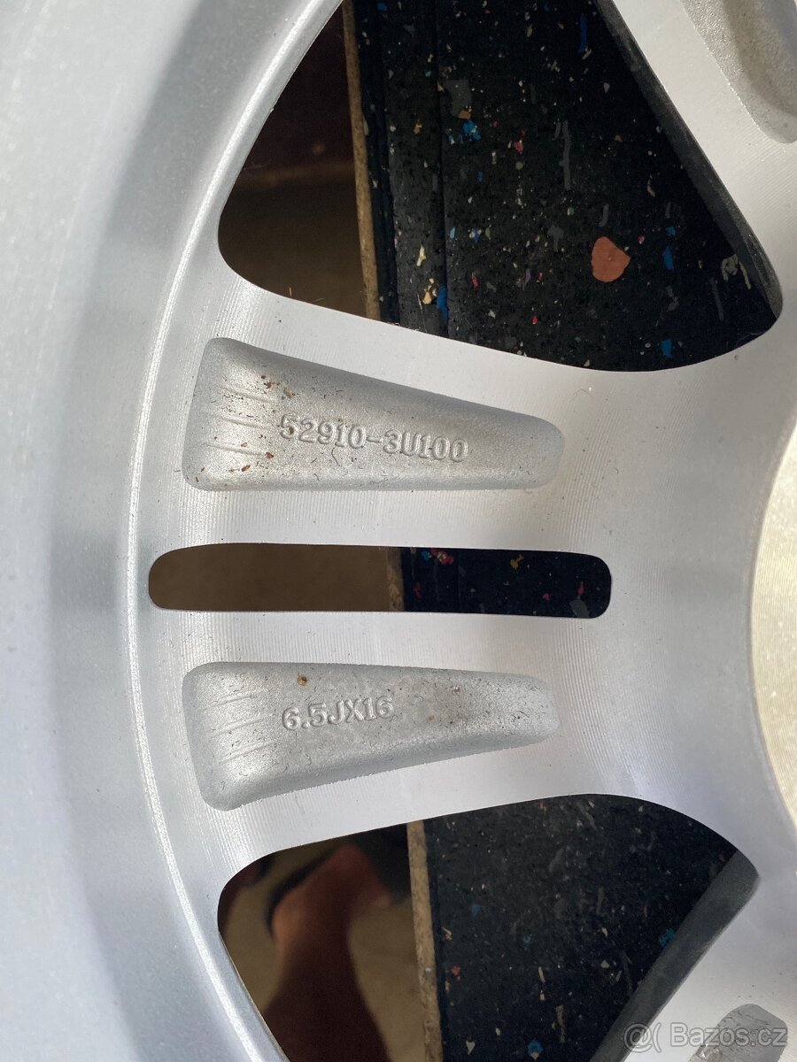 Plnohodnotné kolo 215/70/R16 - 3