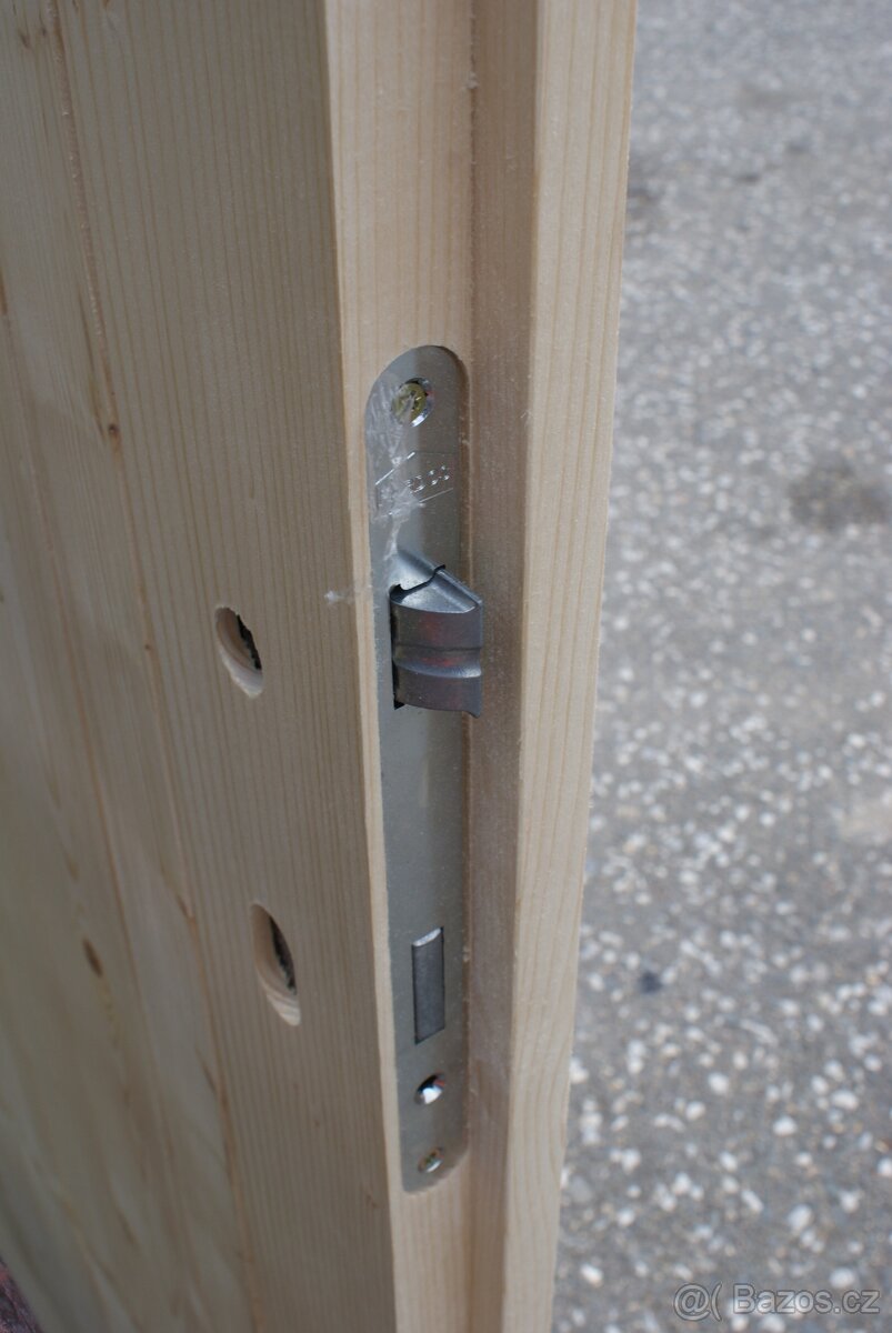 DVEŘE VCHODOVÉ MASIV SMRK "80" - 1x L, 1xP - NOVÉ - 3