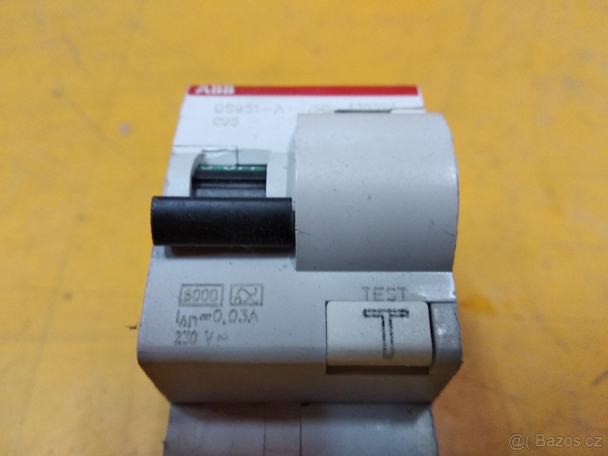 Proudový chránič ABB DS951 C25 AC30 - 3