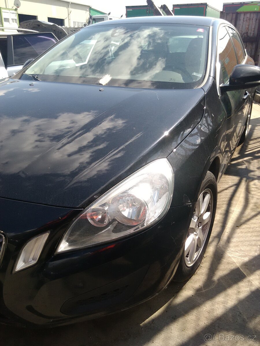 Volvo V60 2.0 kombi diesel rok 2010 - 3