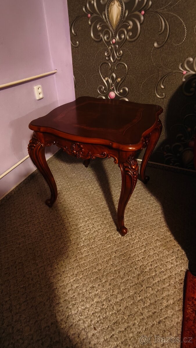 Bemondi vitrína, Bruno Saletti 16B, Stolky - 3