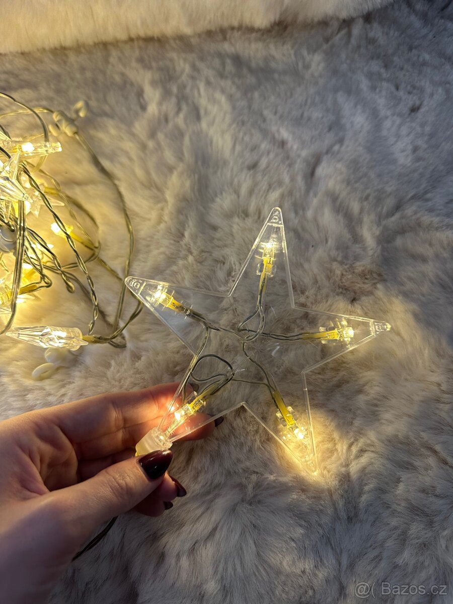 Světelná dekorace do okna – hvězdičky (na zásuvku) - 3