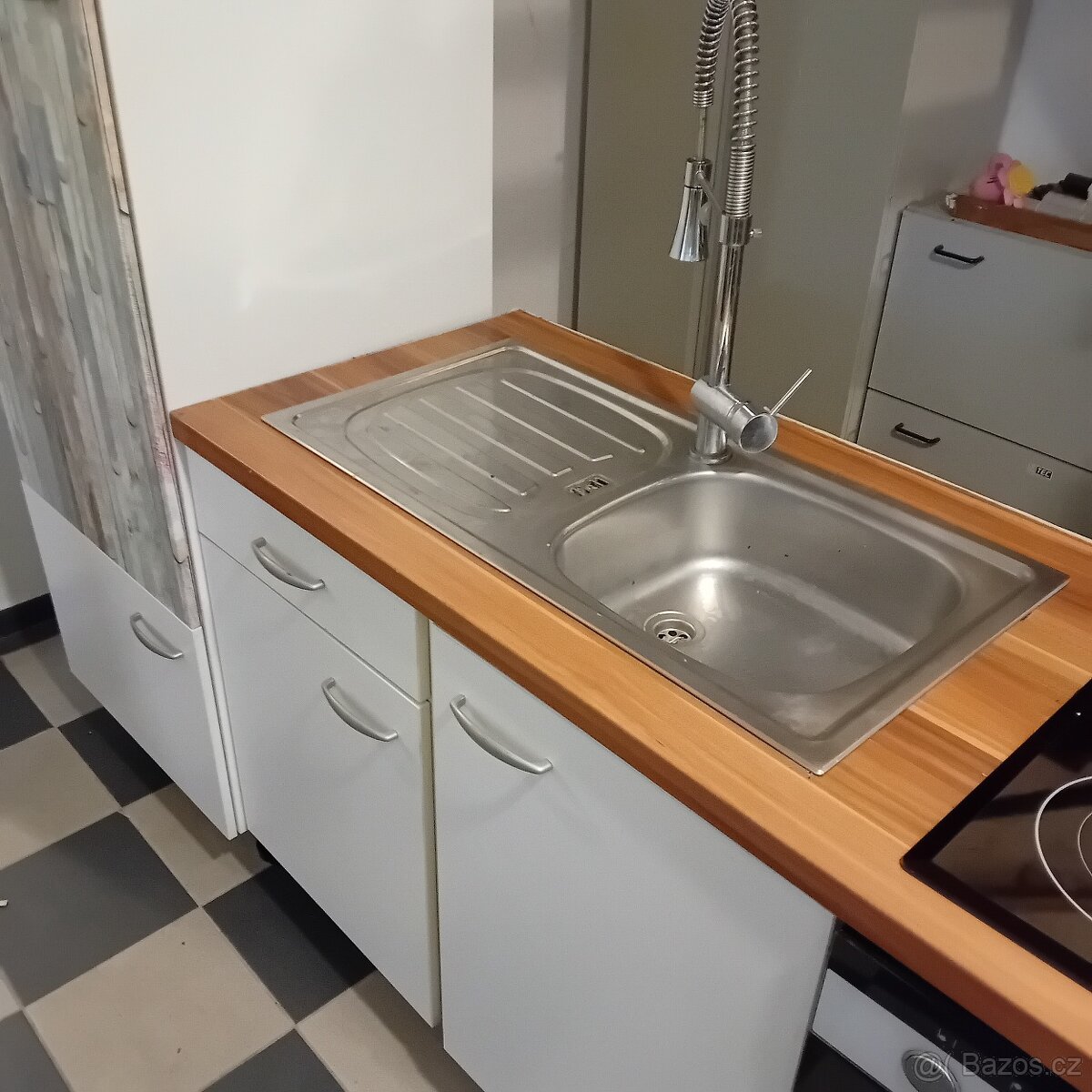 Moderní kuchyňská linka včetně trouby - 3