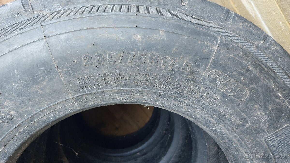 Nové pneu 235/75 R17,5 - 3