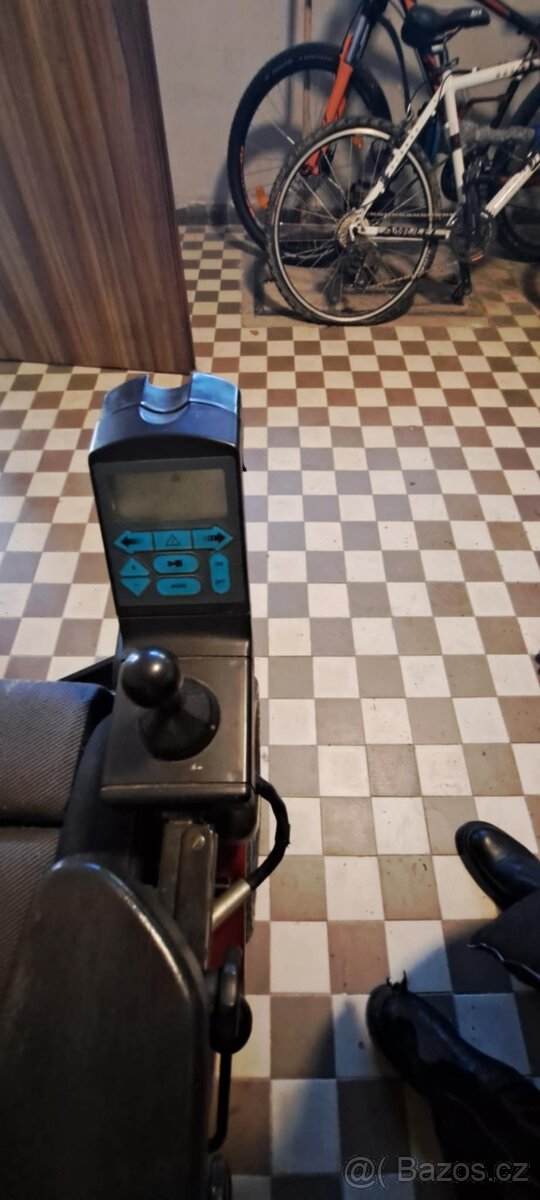 Elektrický invalidní vozík - 3