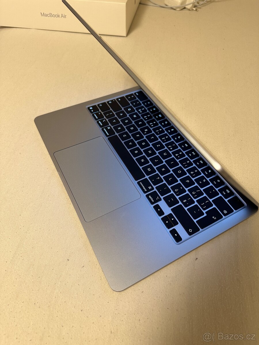 MacBook Air 13” M4 16/256 (záruka) - 3
