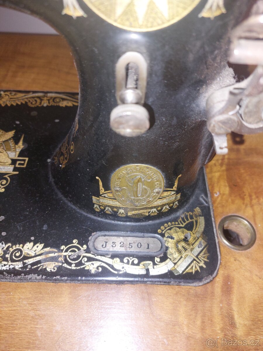 Starožitný šicí stroj Singer - 3