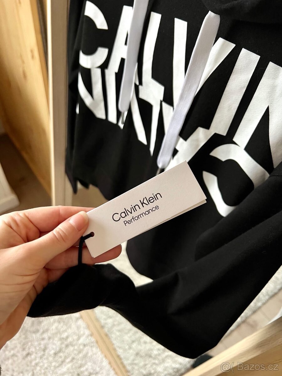 CALVIN KLEIN ČERNÁ MIKINA S KAPUCÍ - 3