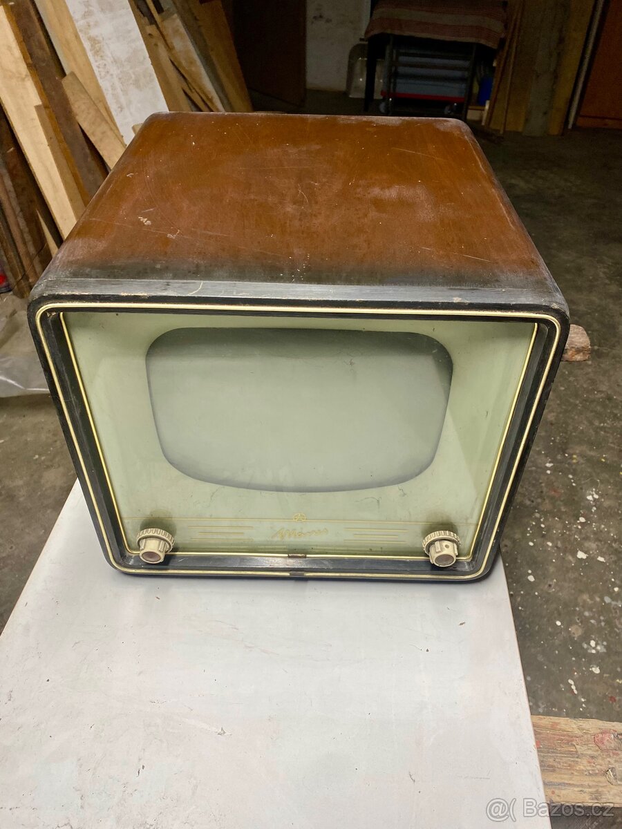 Stará retro televize Mánes - 3