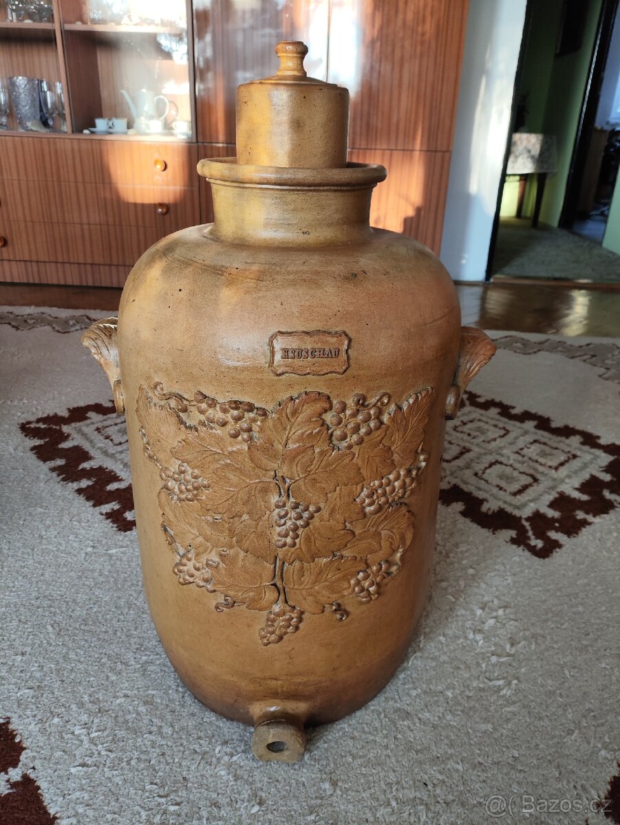 Vzácná hliněná nádoba na víno o objemu cca 60l - 3