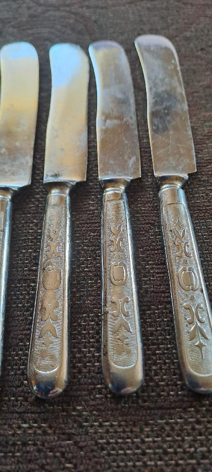 Prodám staré vidličky a nože Nová cena 200,- Kč - 3