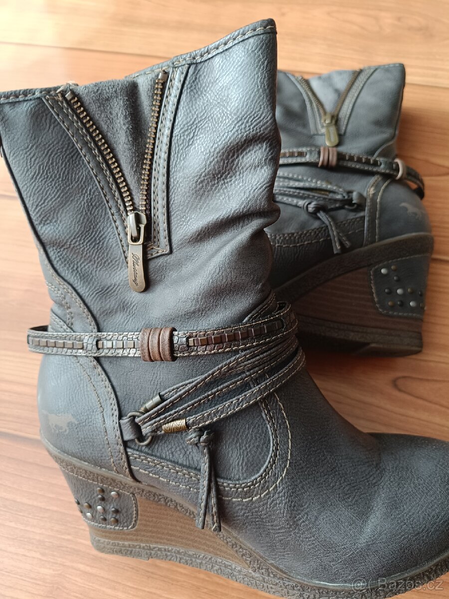 Kozačky na klínku Mustang 38 - 3