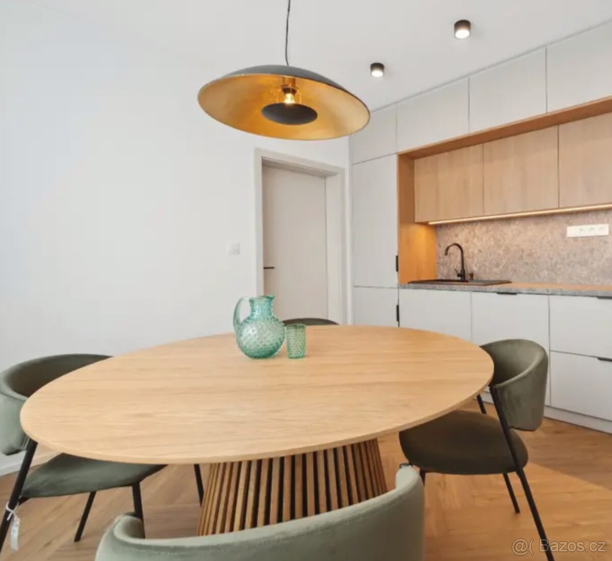 Jídelní stůl masiv, průměr 140cm - 3