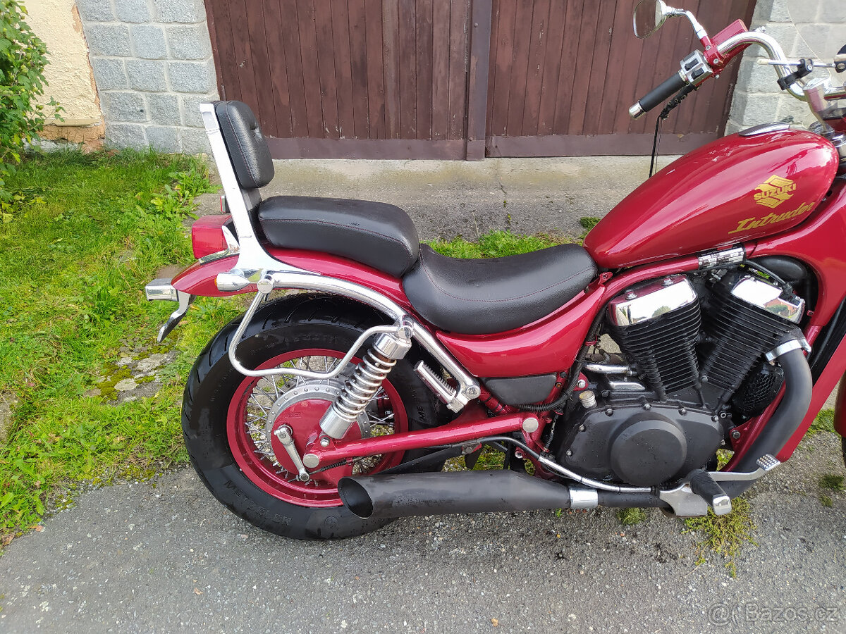 Suzuki VS 800 Intruder - 3