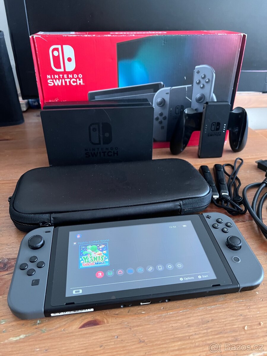 Nintendo Switch komplet V2 + možno hra Yoshi - 3