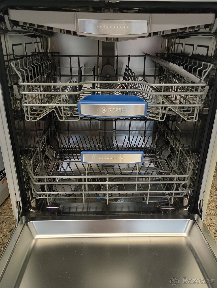 Myčka nádobí Bosch vestavná 3x koš - 3