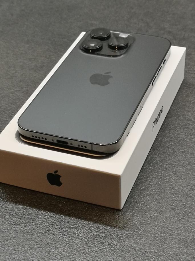 Apple iPhone 14 Pro 128gb + Spigen Case - 3