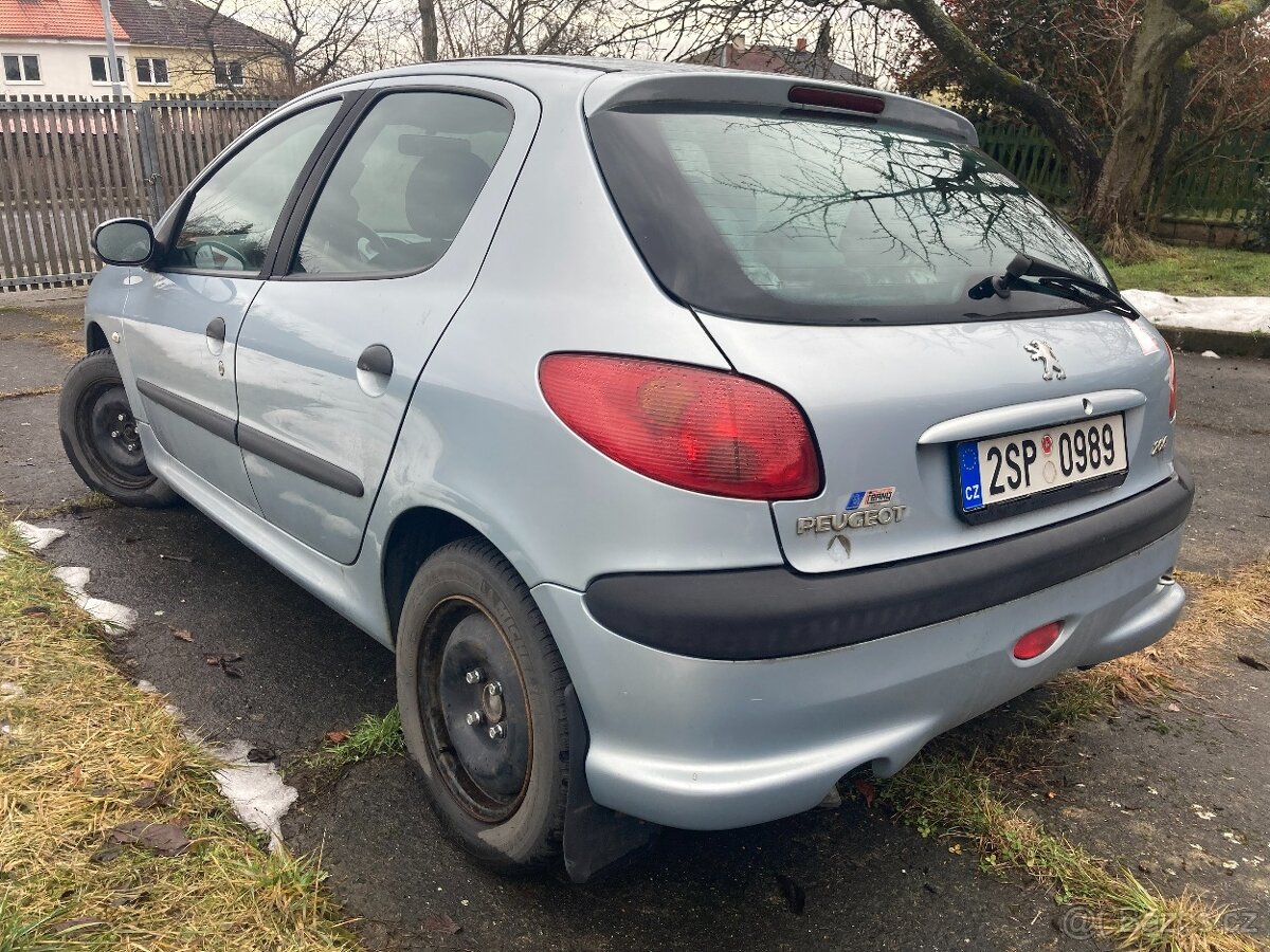 Bouraný Peugeot 206 1.4, benzín - 3