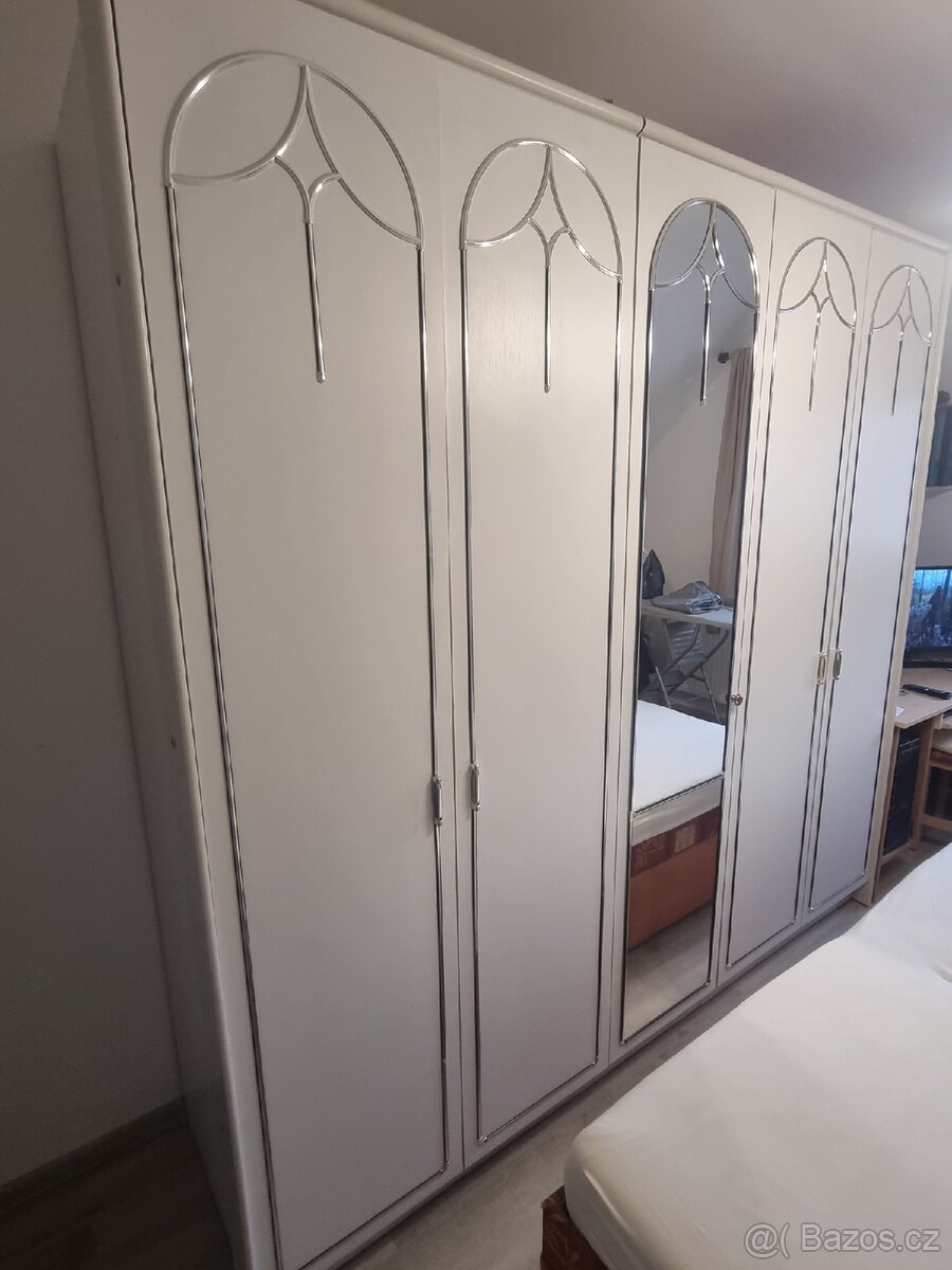 Krásna bílá šatní skříň šatní stěna se zrcadlem - 224 cm - 3