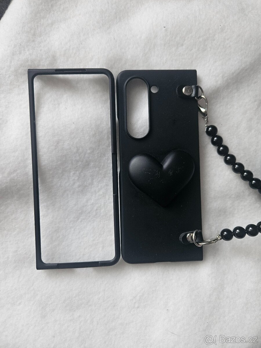 Černý kryt s 3D srdcem na Z fold 5 - 3