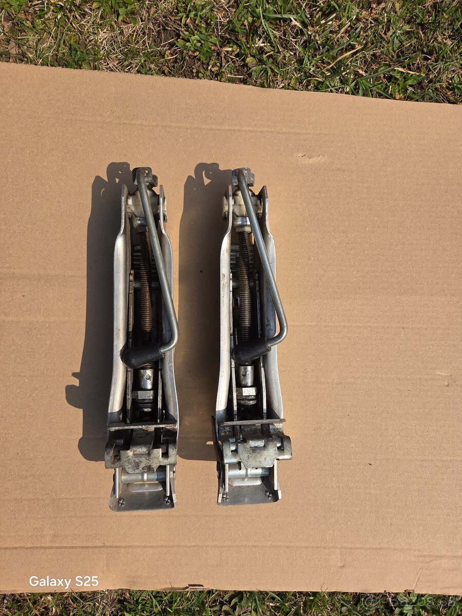 ZVEDÁK, HEVER LEVNĚ - 3