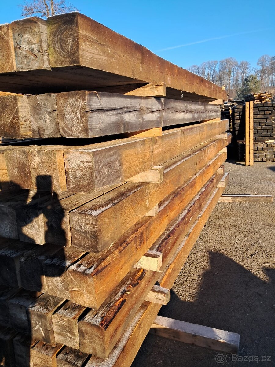 Prodám staré stoleté smrkové trámy - 3