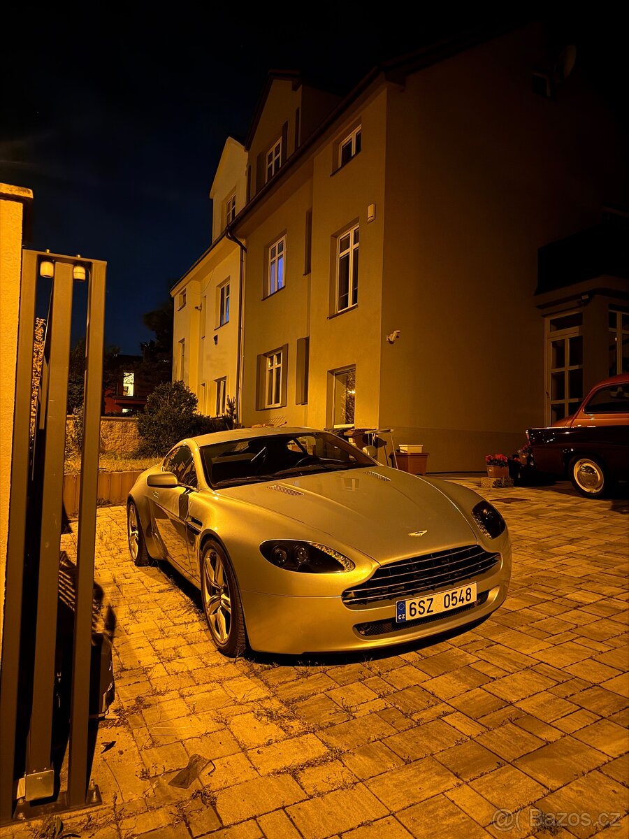 Aston Martin Vantage Manual V8 - 3