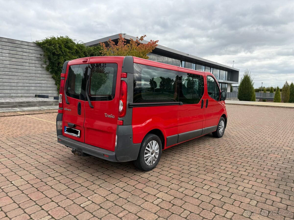Renault Trafic long 6míst - 3