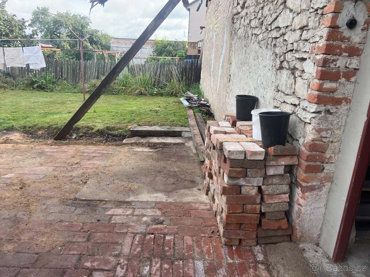 Prodám cihly, 2 Kč za kus. - 3