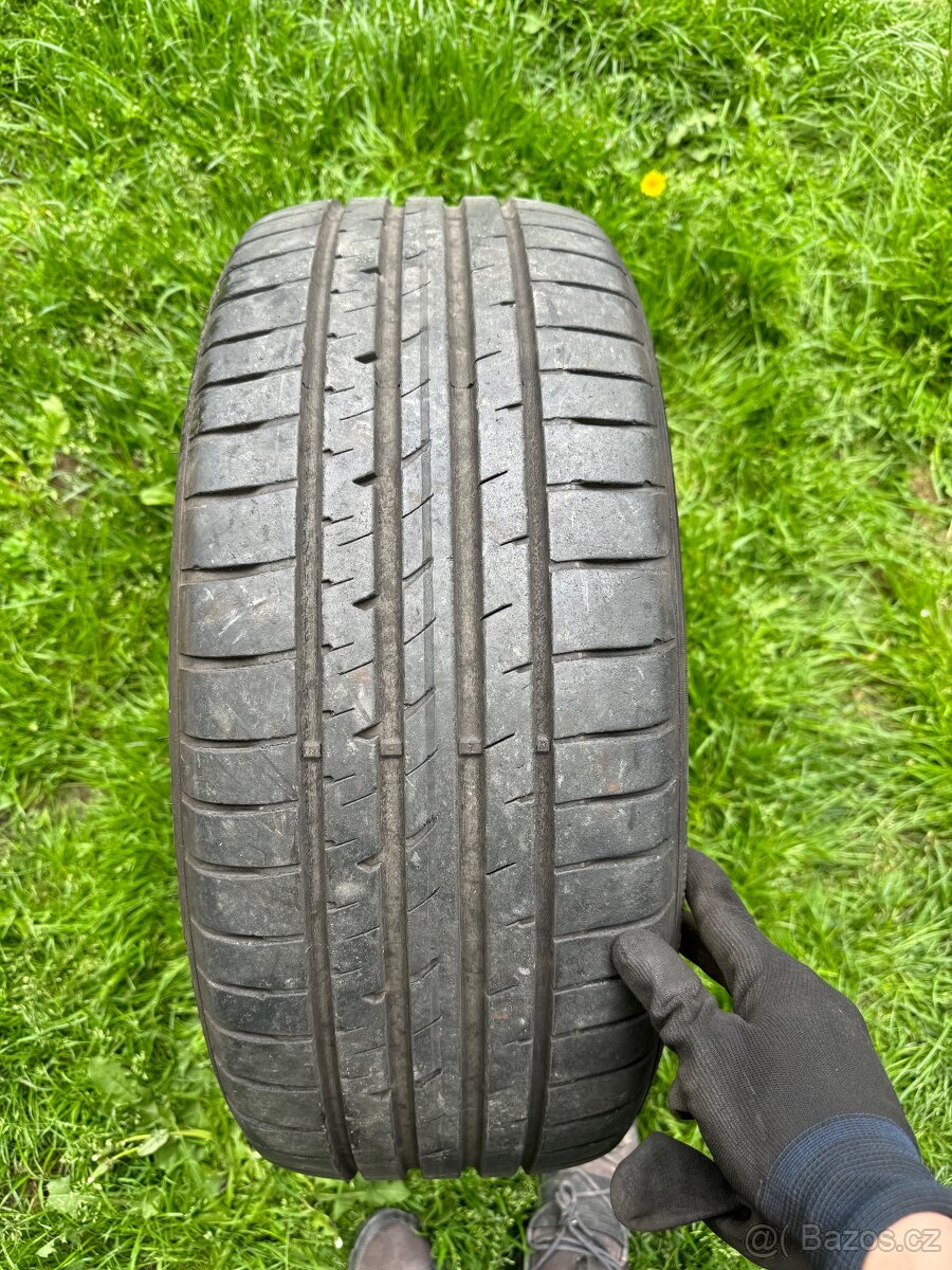 Goodyear Eagle F1 225/40 R19 - 3