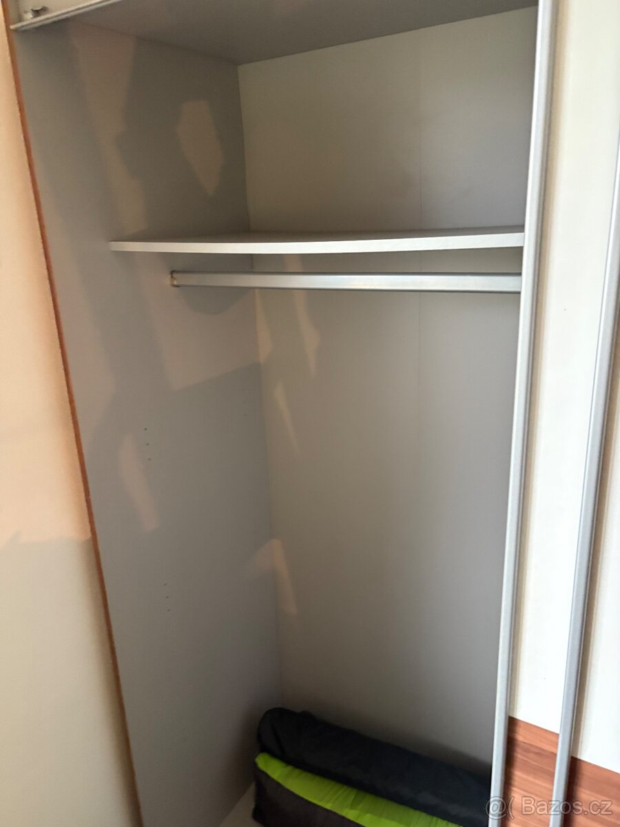 Šatní skříň - 3