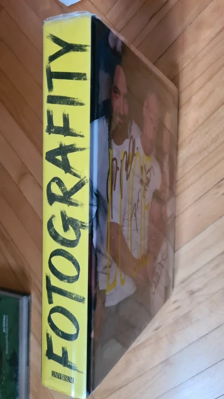 Nová kniha skupiny Lucie s podpisy - 3