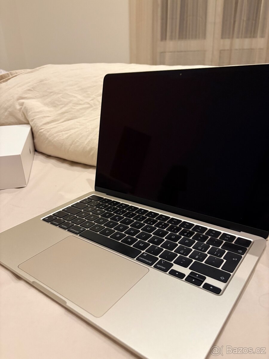 MacBook Air 13" M2 CZ 2022 Hvězdně bílý - 3