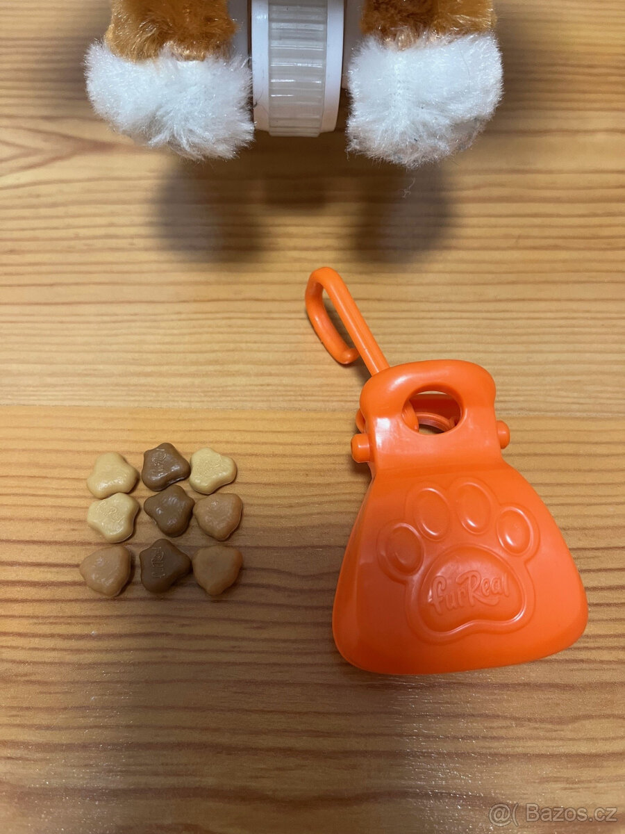 Hasbro pejsek na vodítku FurReal - 3