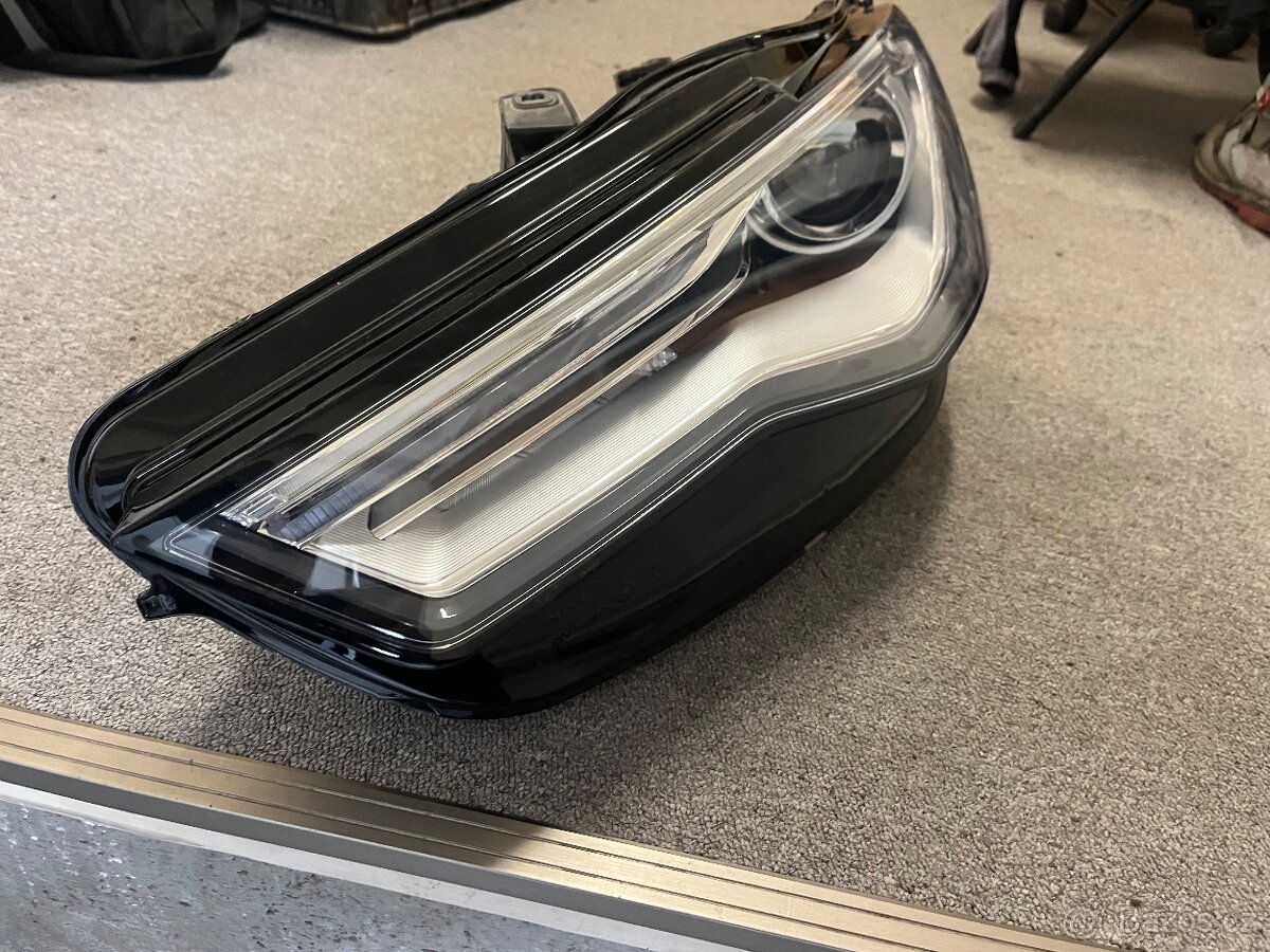 Audi a6 predni svetlo - 3