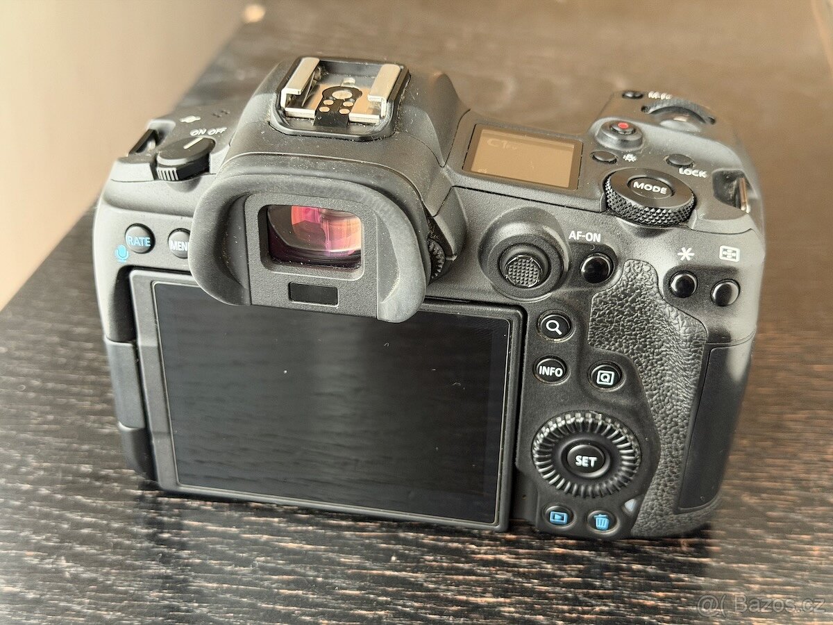 Canon EOS R5 + SmallRig Black Mamba - 3