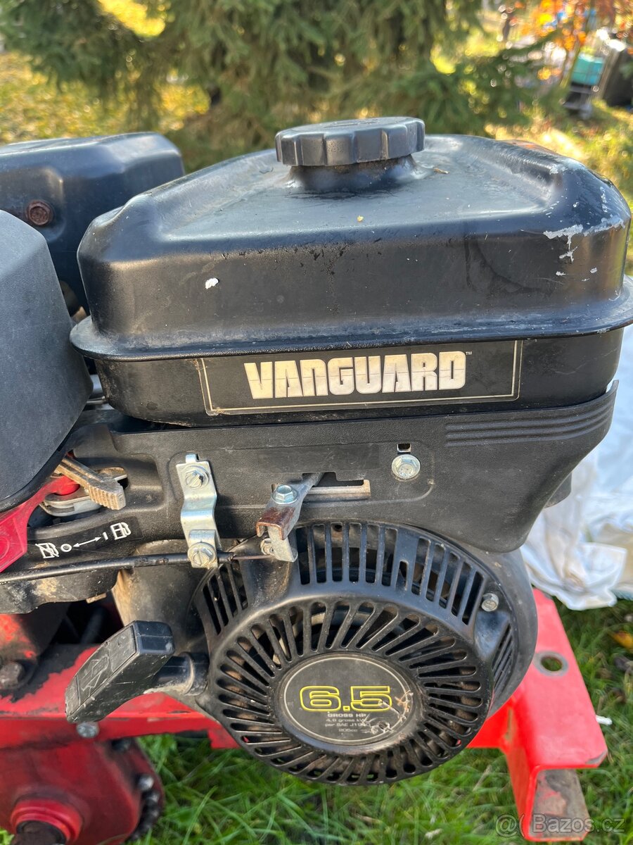 Prodám frézu/terru motor Briggs and Stratton - 3