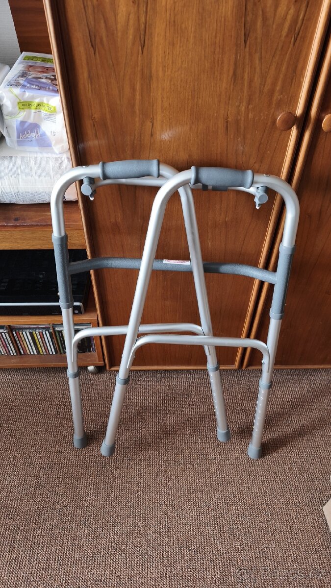 Výškově nastavitelné chodítko. - 3