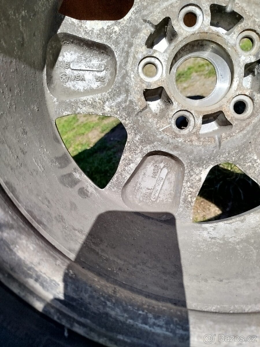 Prodám kolo Jeep Cherokee za 400 - 3