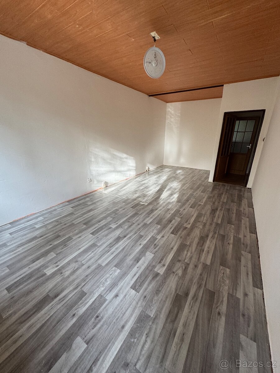 Pronájem bytu 2+1, 54 m² – Karviná – Hranice, ul. Čsl. armád - 3