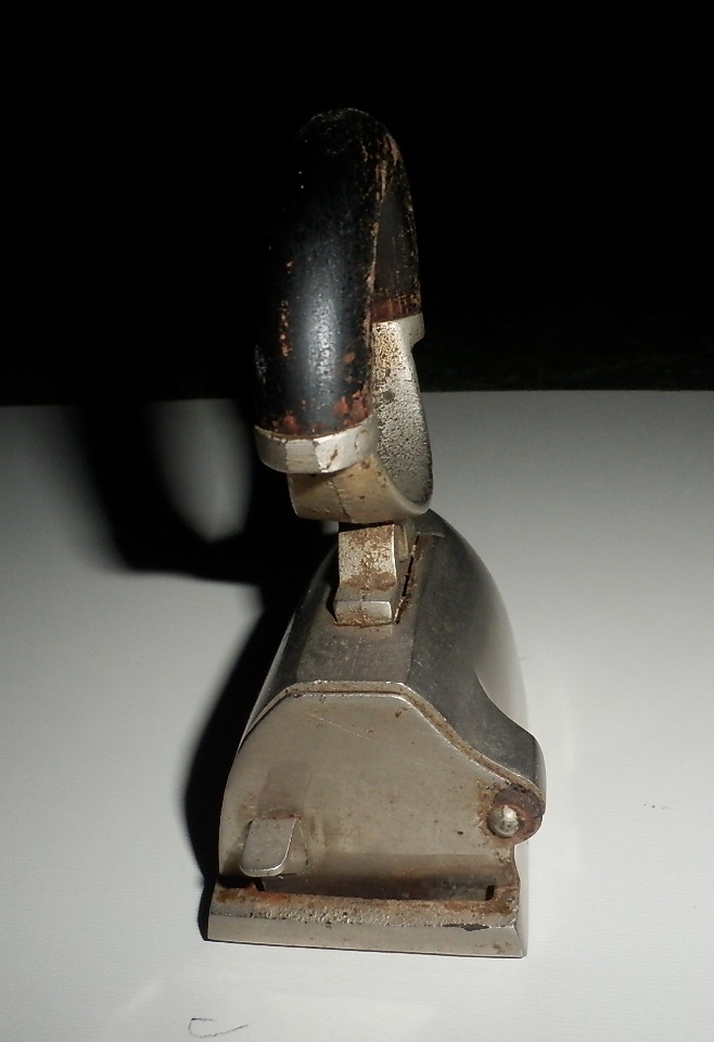 Starožitná menší žehlička s nahřívací cihličkou - 3